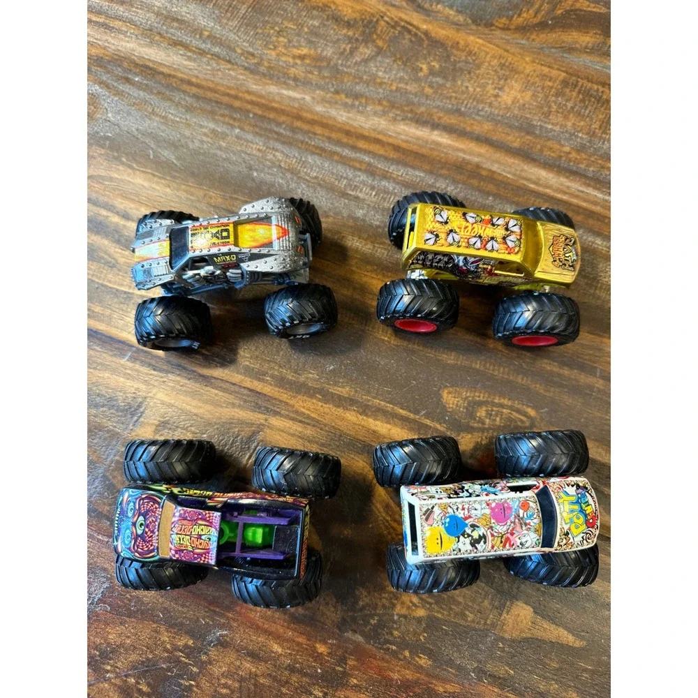 Monster Jam Trucks Lot of 4 Max-D‎ Psycho Delic Potty Central 4-Wheel Hive